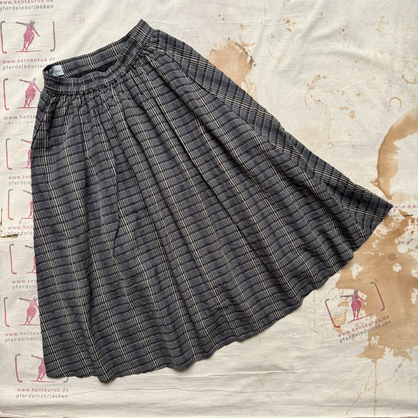 First Pat- rn forma skirt and modula shirt fused check wool cotton grey brown First Pat- rn