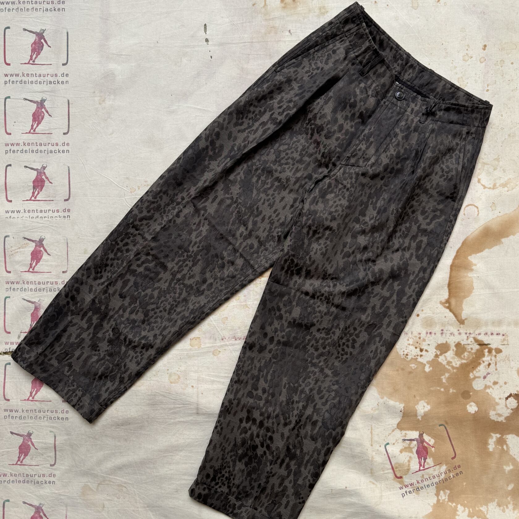 Hansen loose fit bomber jacket model max and wide pleated trousers model bobby camo leopard Hansen